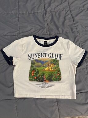 Dazy Women's Cream Sunset Glow Graphic Crop T Shirt Ringer‎ Tee